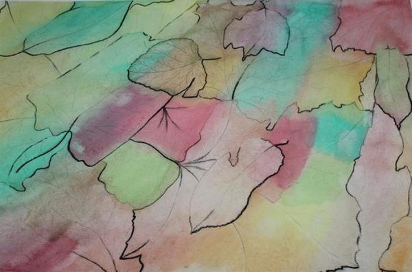 Sanfte Umrisse bunter Herbstblätter mit Aquarellfarben in Gelb, Grün und Rosa