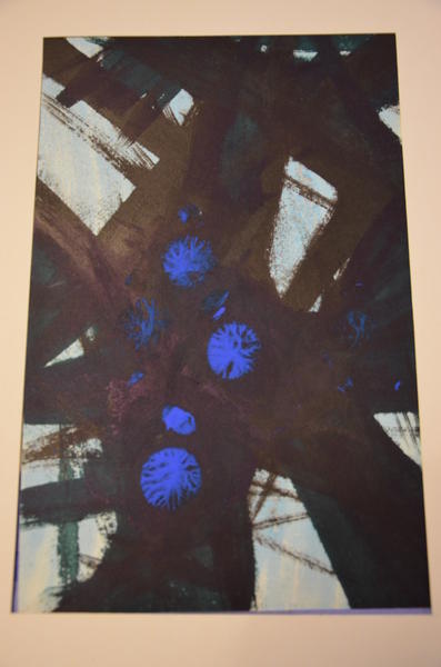 Abstraktes Kunstwerk mit dunklen Linien und mehreren leuchtend blauen Kreisen