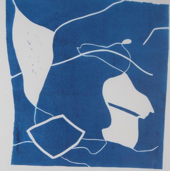 Abstraktes blaues Bild mit weißen Linien und zufälligen Formen im Mittelpunkt