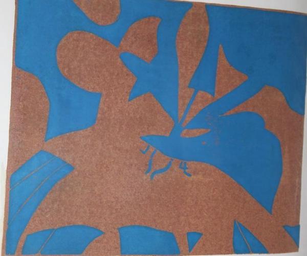 Abstrakte blaue und braune Formen bilden eine kreative, tierähnliche Silhouette