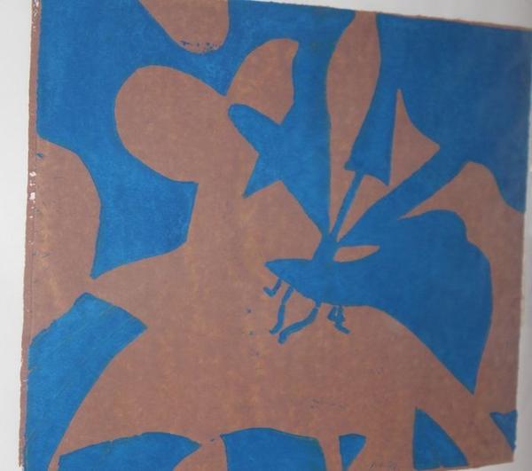 Abstraktes Gemälde mit blauen und braunen Formen und interessanten Kanten