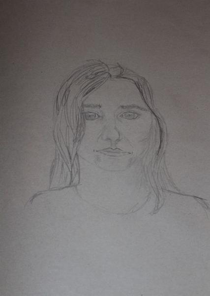 Eine Frau mit langen Haaren und neutralem Gesichtsausdruck auf hellem Papier gezeichnet