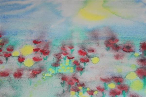 Aquarellbild von blühenden roten und gelben Blumen auf einer Wiese unter hellem Himmel