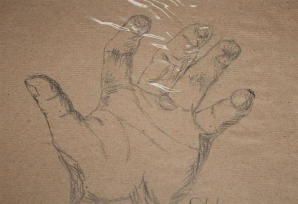 Eine gezeichnete menschliche Hand mit ausgestreckten Fingern auf braunem Papier