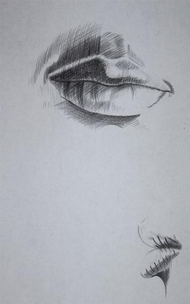 Eine Bleistiftzeichnung zeigt ein einzelnes Auge und einen Mund auf weißem Papier