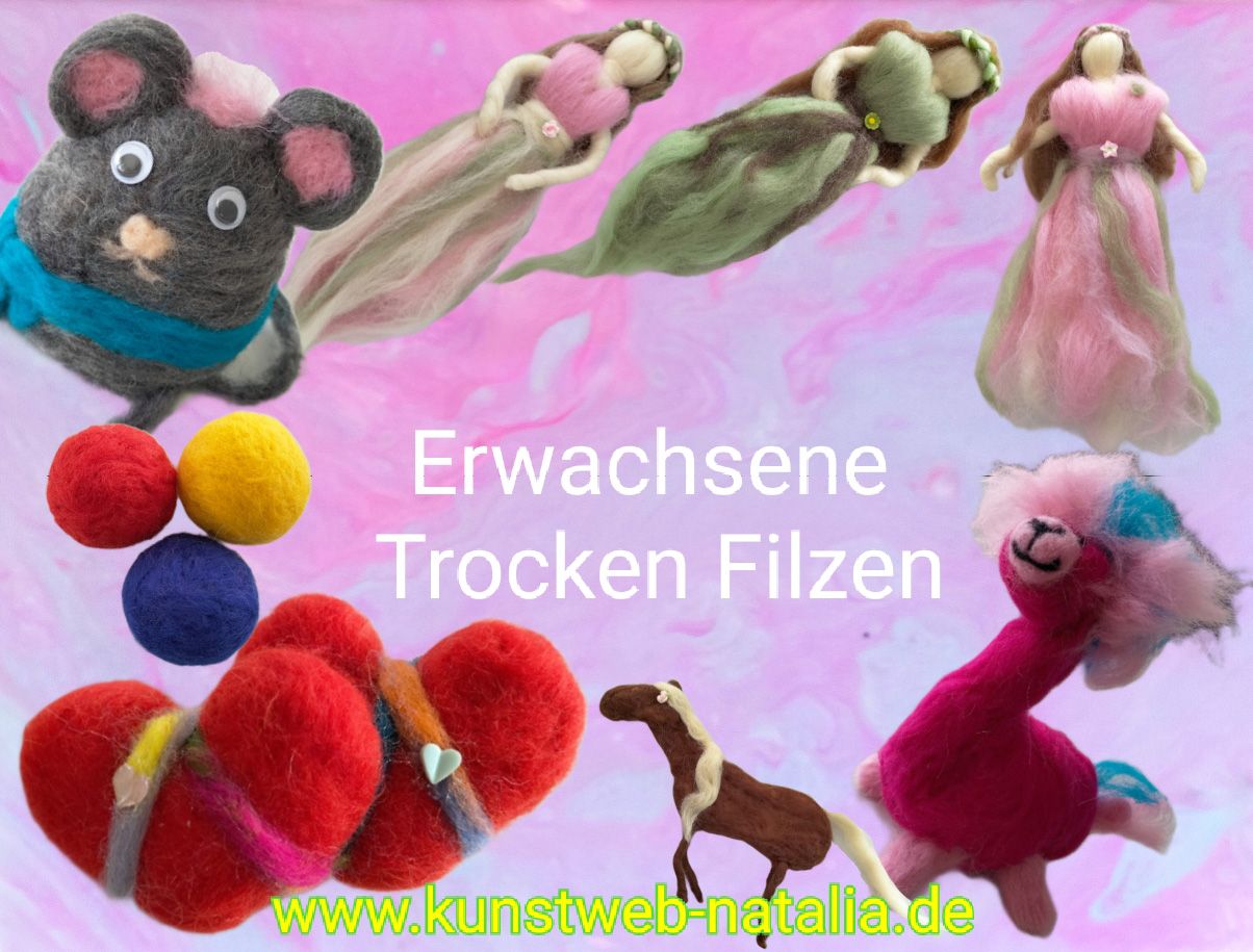 Bunte Filzfiguren mit freundlichem Ausdruck auf rosa Hintergrund mit Text