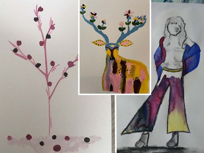 Eine Frau mit langen Haaren und bunten Schlaghosen steht entspannt neben einer rosa Pflanze und einem bunt bemalten Hirsch mit blauen Geweihzweigen